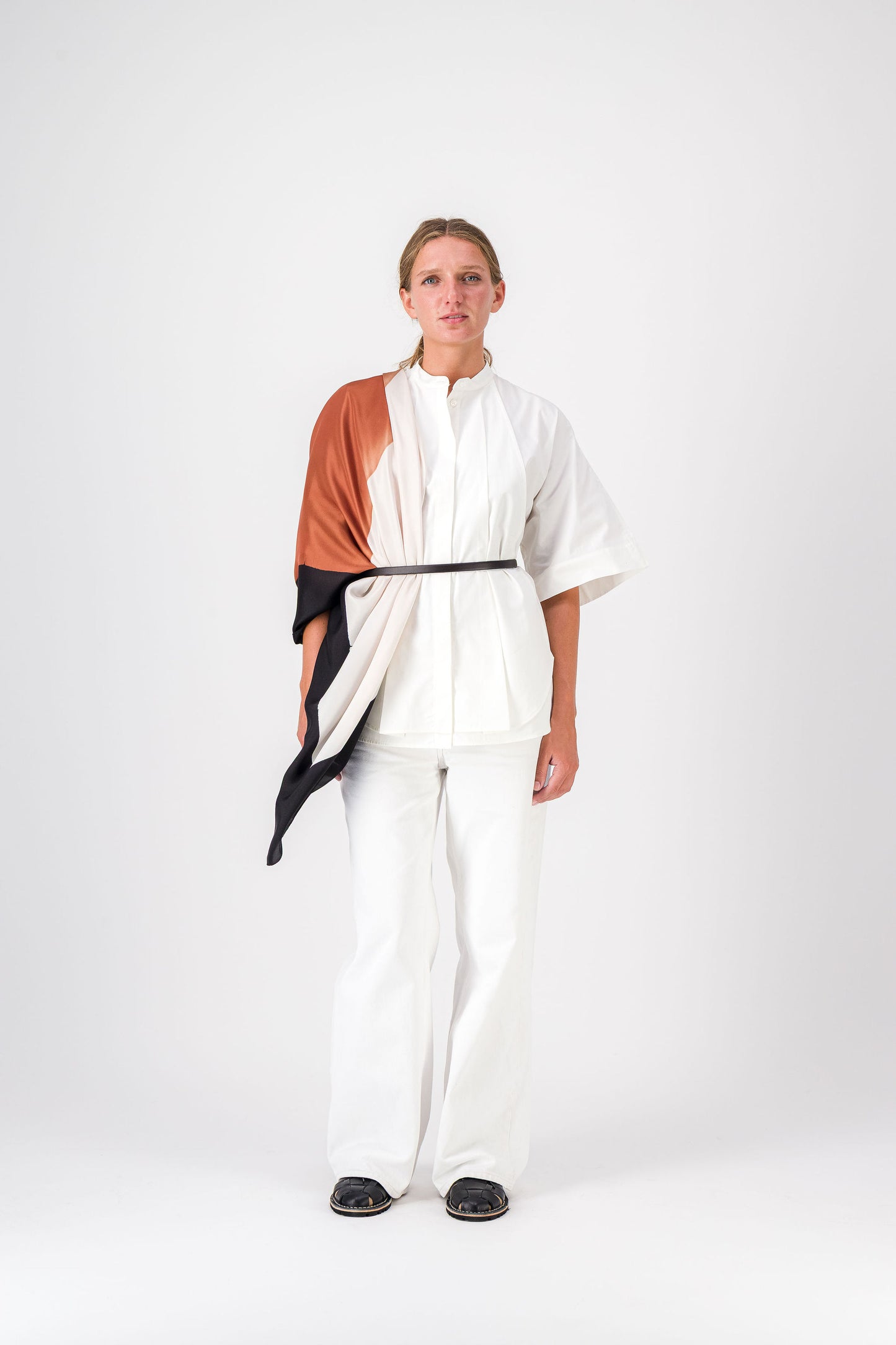 AIRE - SILK SQUARE BLACK & COGNAC