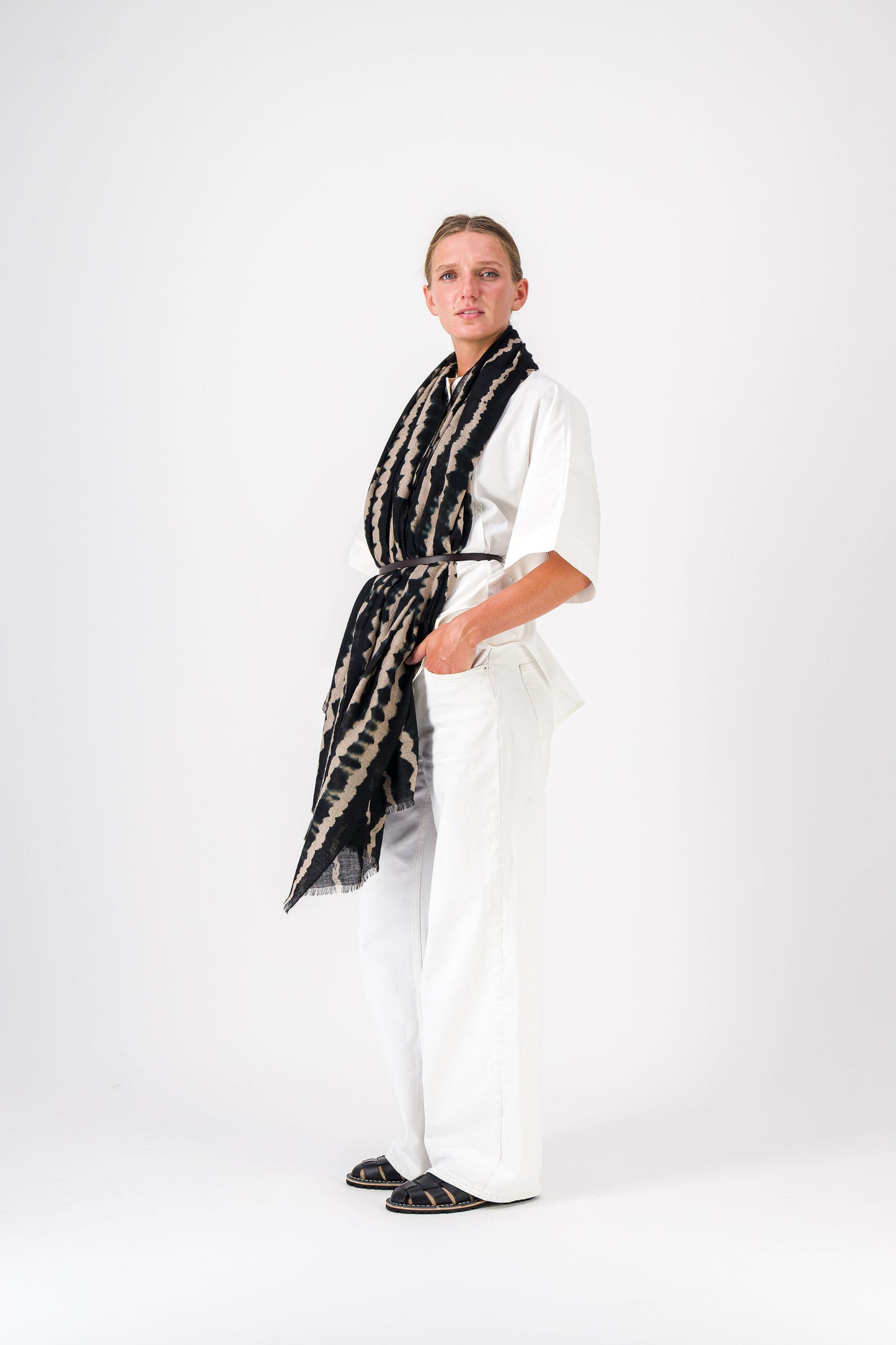 RIVE - shibori cashmere shawl BLACK