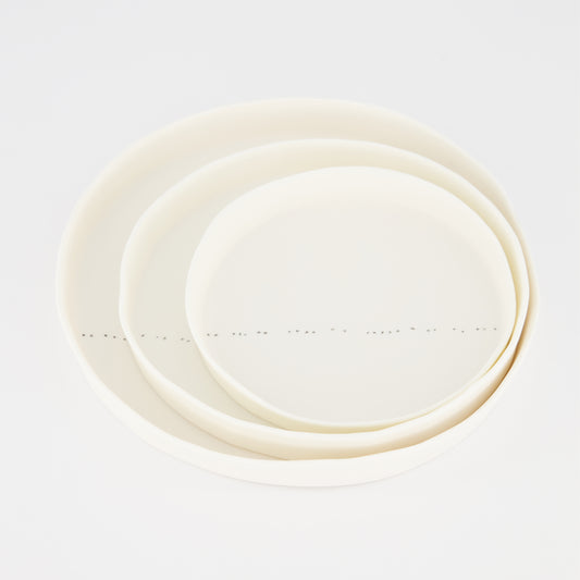 SET D'ASSIETTES CONCENTRIQUES DESSIN POINTILLÉ