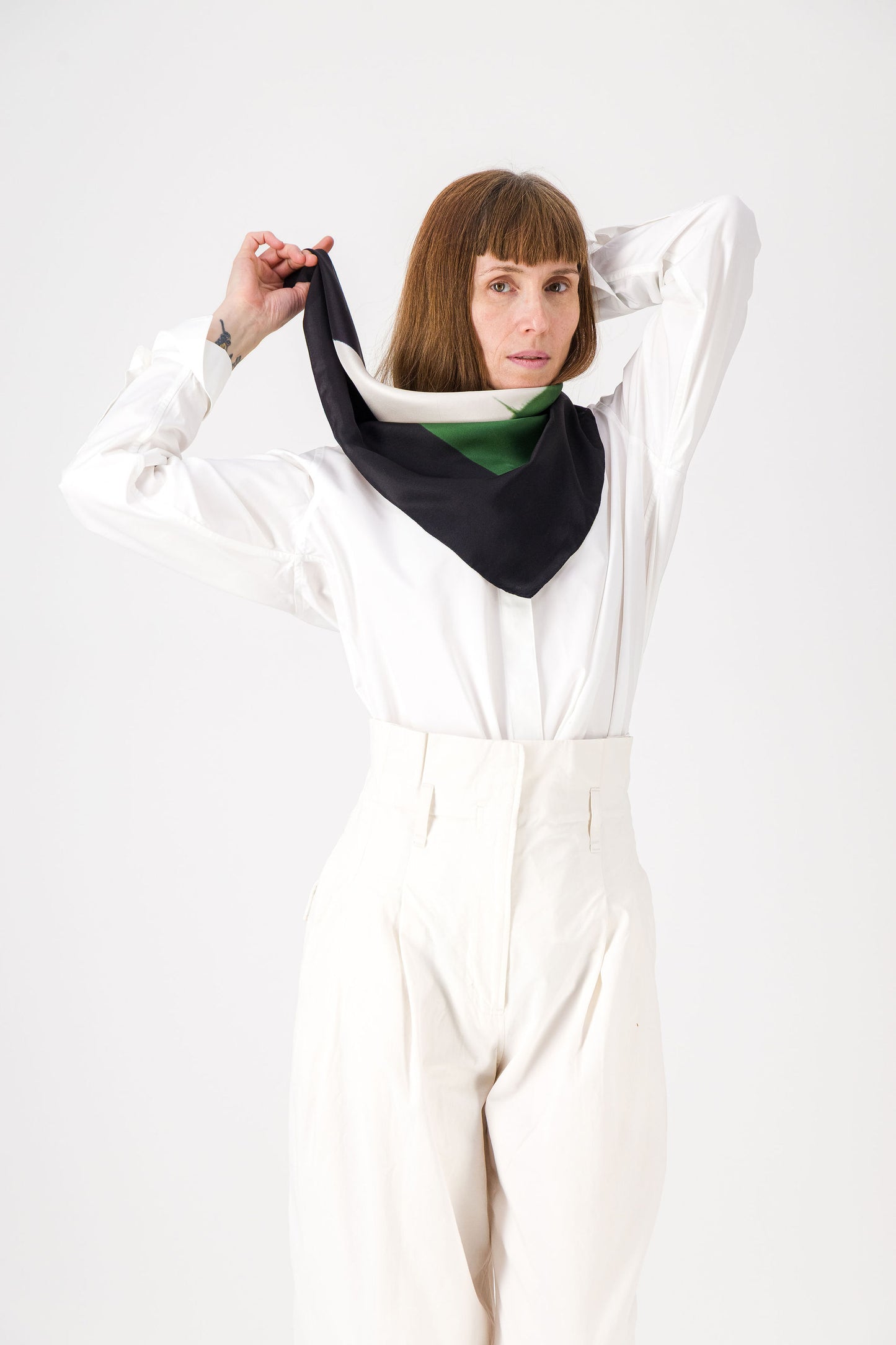 CONTRASTE - Silk Bandana GREEN 422 & BLACK