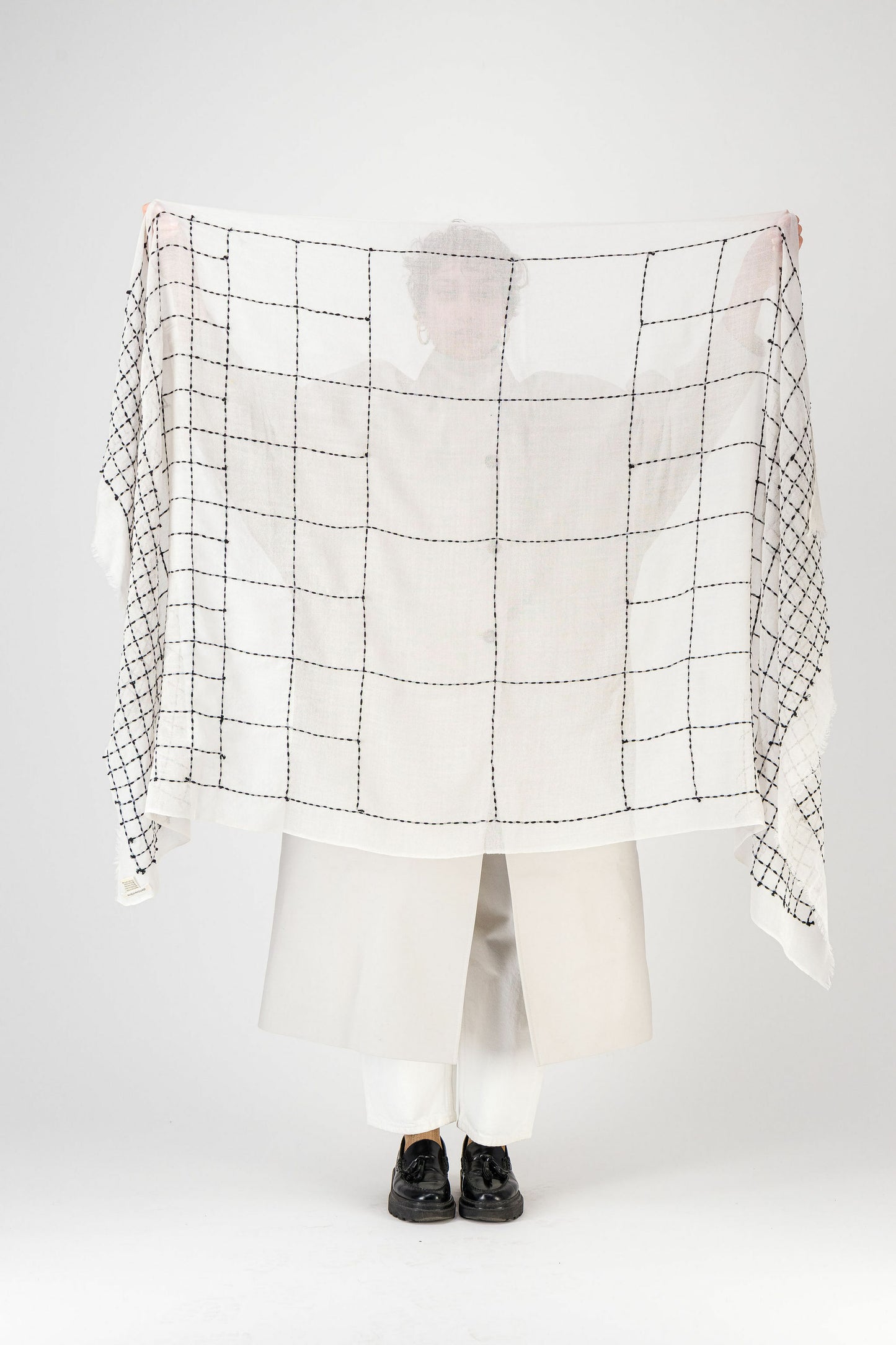 TRAME - embroidered shawl