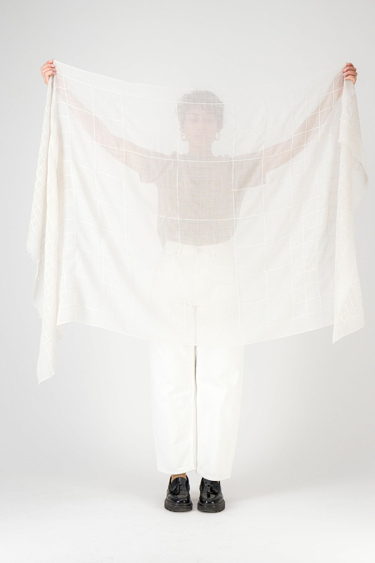 TRAME - embroidered shawl