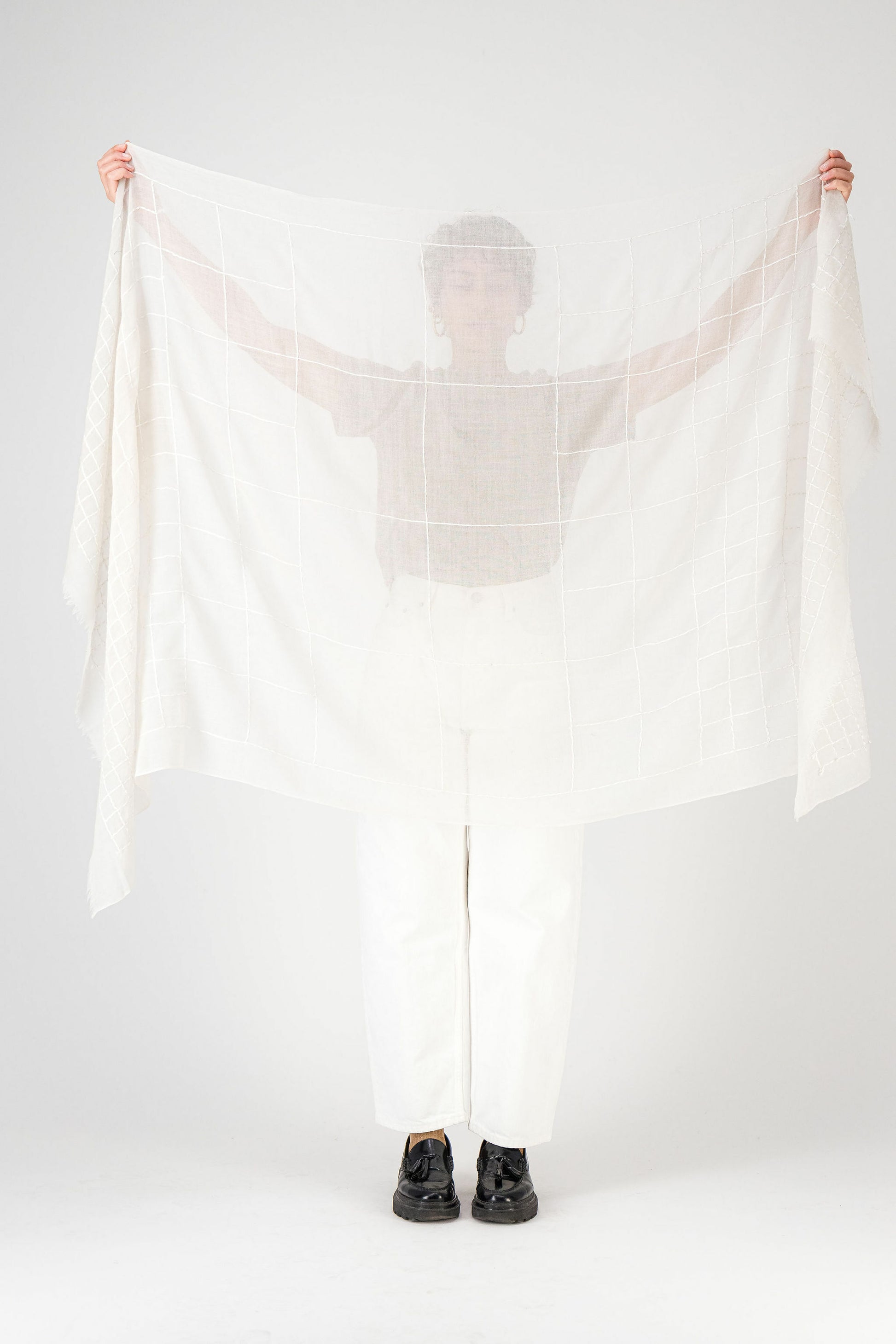 TRAME - embroidered shawl