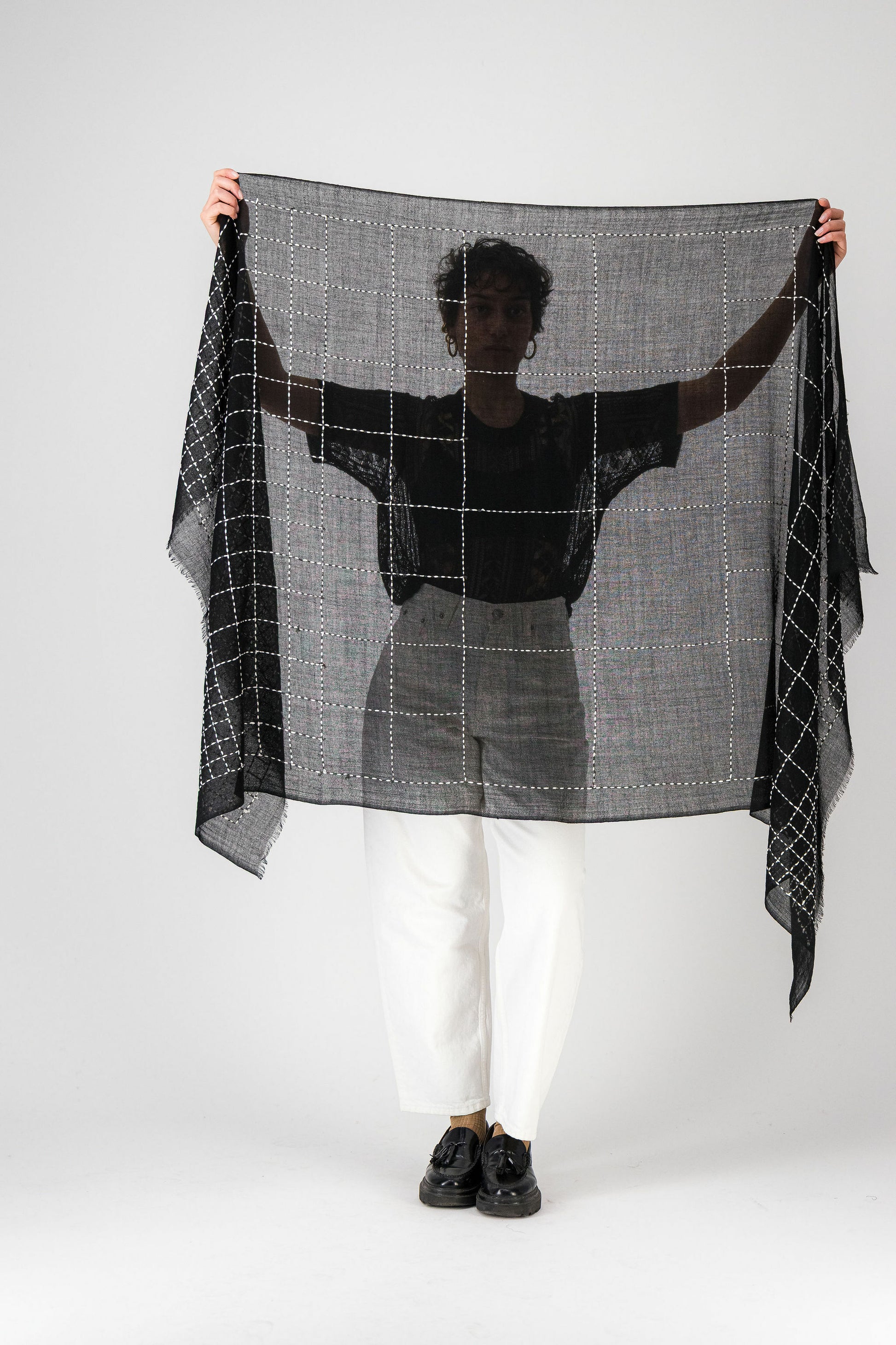 TRAME - embroidered shawl