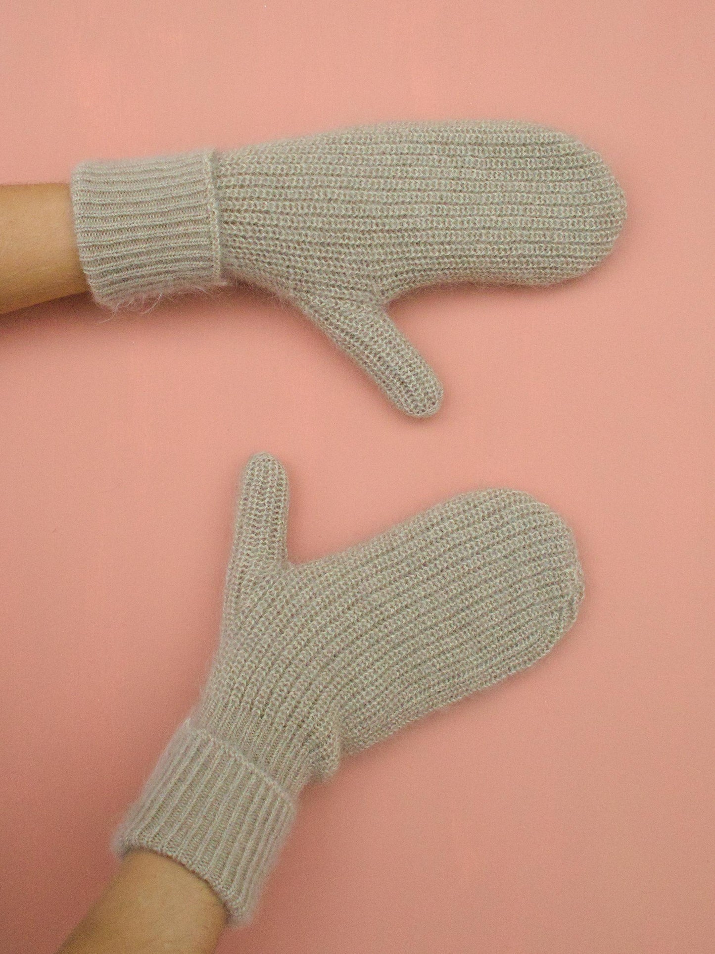 NEIGE- Mittens knitted with a mohair & silk yarn BEIGE